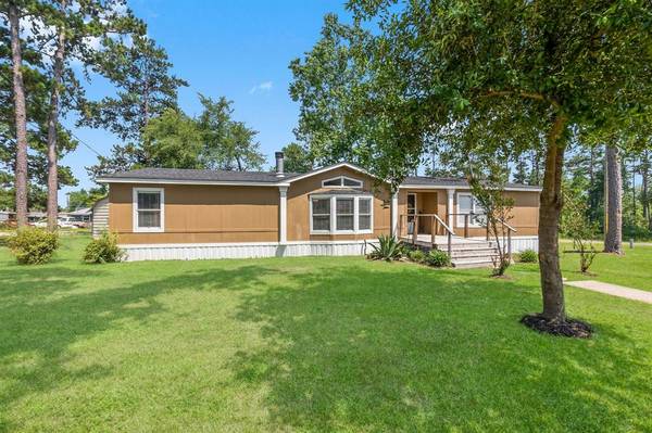 135 Holly Cove RD, Onalaska, TX 77360