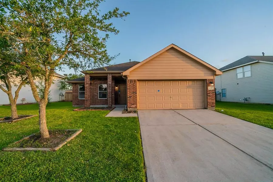 4308 Brazos Bend DR, Pearland, TX 77584