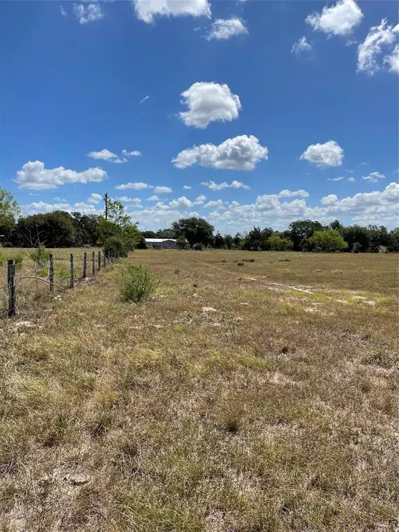 Hallettsville, TX 77964,12096 Co Rd 1