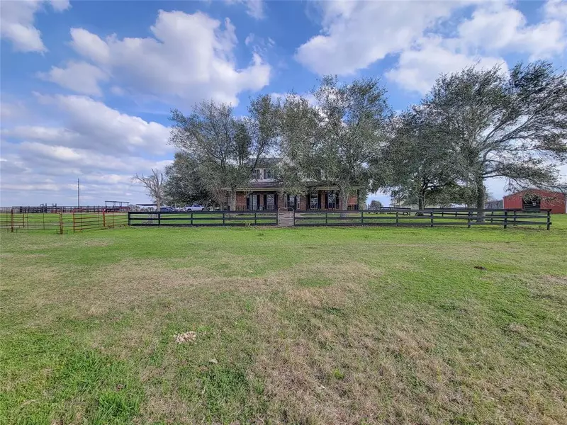 2737 Pyka RD, Sealy, TX 77474