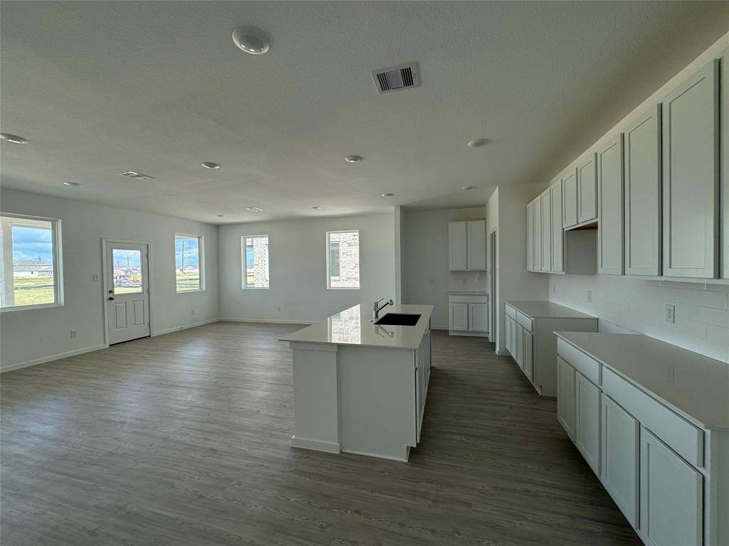 1238 Sea Oat DR, Crosby, TX 77532