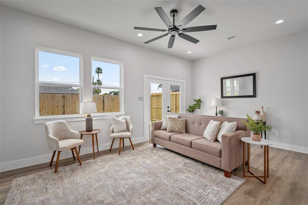 Houston, TX 77011,7228 Avenue B