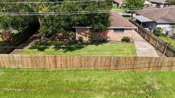 2307 Goodrich ST, Pearland, TX 77581