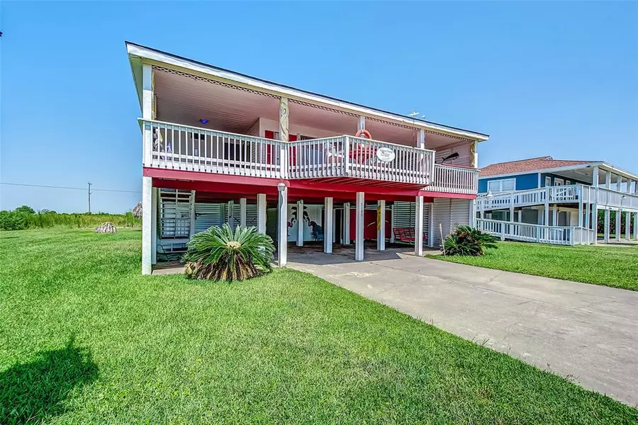 3193 Castle DR, Crystal Beach, TX 77650