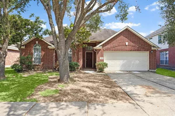 112 Green Cedar DR, League City, TX 77573