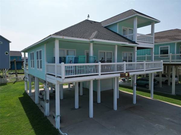 833 S Oneal RD, Crystal Beach, TX 77650