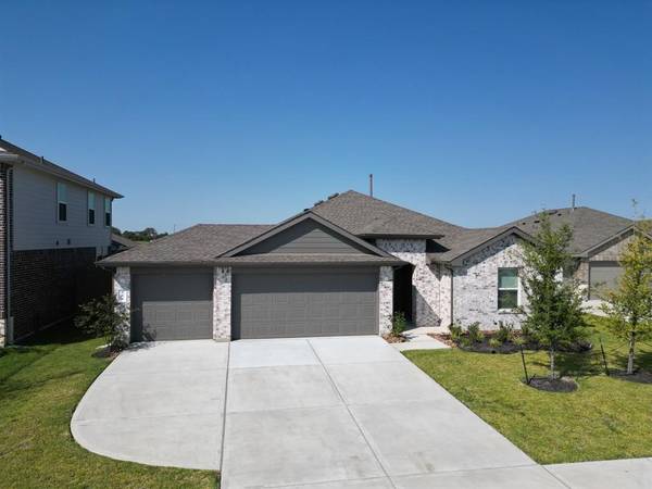 904 Neches LN, Dayton, TX 77535