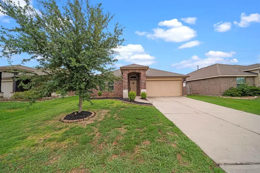 2915 Canadian Goose LN, Baytown, TX 77521