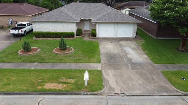 9738 Willmont RD, La Porte, TX 77571