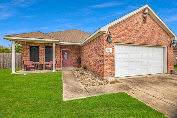 2203 Tracy LN, Highlands, TX 77562