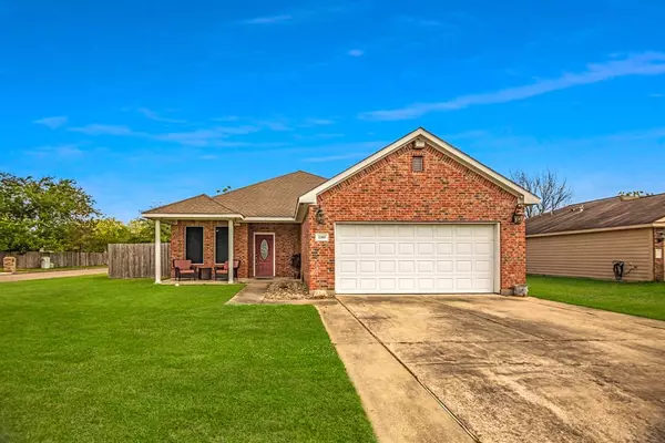 Highlands, TX 77562,2203 Tracy LN