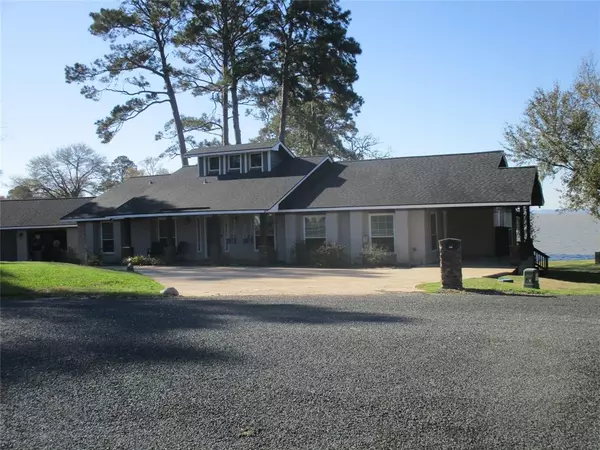 207 Shady DR, Onalaska, TX 77360