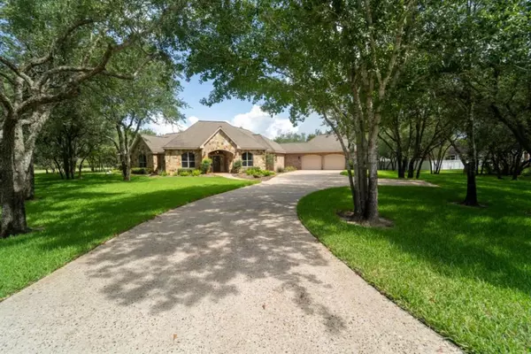 248 Post Oak BND, Inez, TX 77968