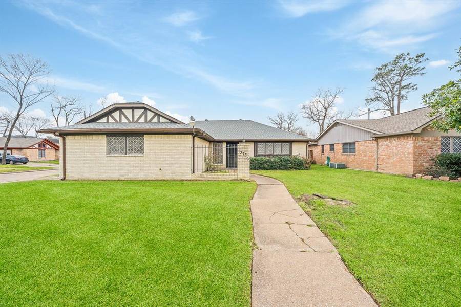 13730 Oleoke LN, Houston, TX 77015