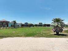 Crystal Beach, TX 77650,925 Surfside DR