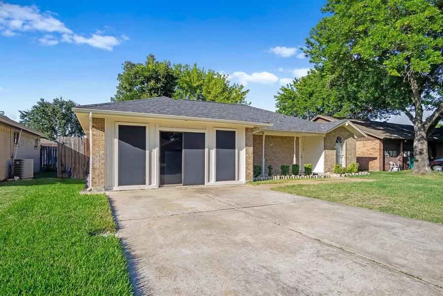 1707 Chippawa LN, Pasadena, TX 77504