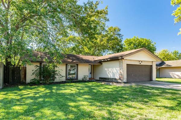 16806 Paint Rock RD, Friendswood, TX 77546