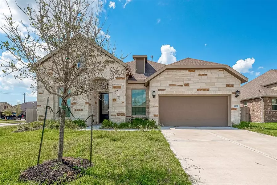 9507 Meghan Heights DR, Baytown, TX 77521