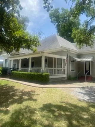 802 E Main ST,  Madisonville,  TX 77864