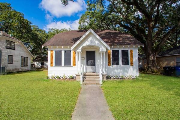 608 W Dumble ST, Alvin, TX 77511