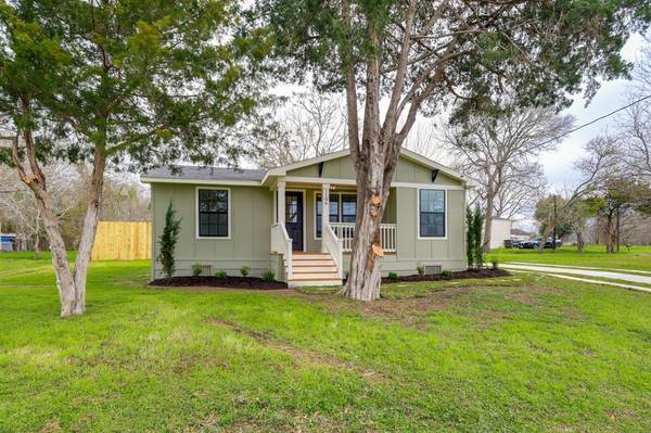 1106 Hillje AVE, Schulenburg, TX 78956