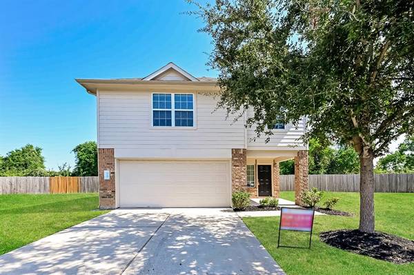 918 Running Creek CT, Baytown, TX 77521