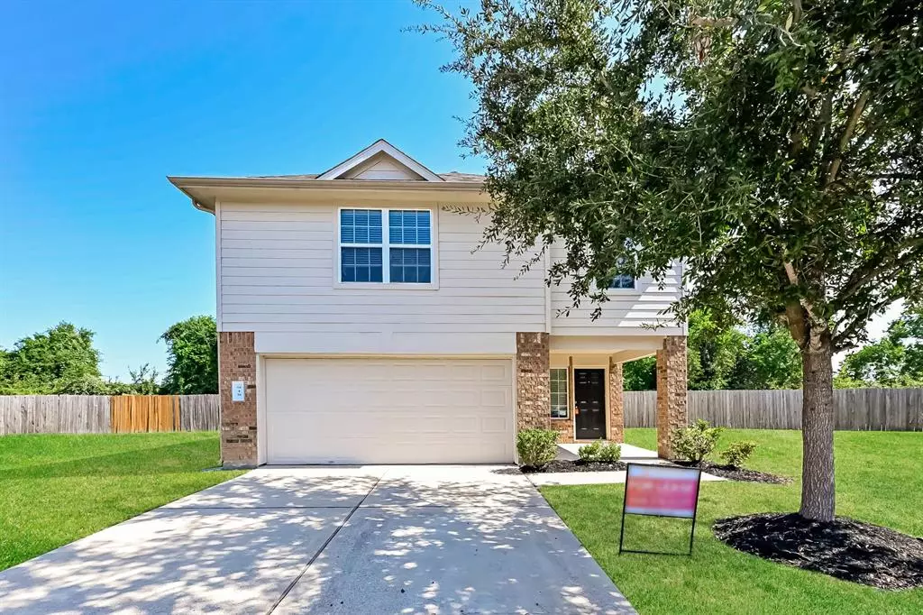 Baytown, TX 77521,918 Running Creek CT