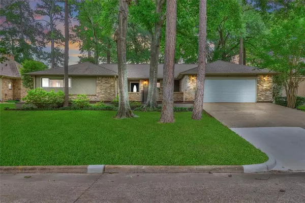 207 Springs Edge DR, Conroe, TX 77356