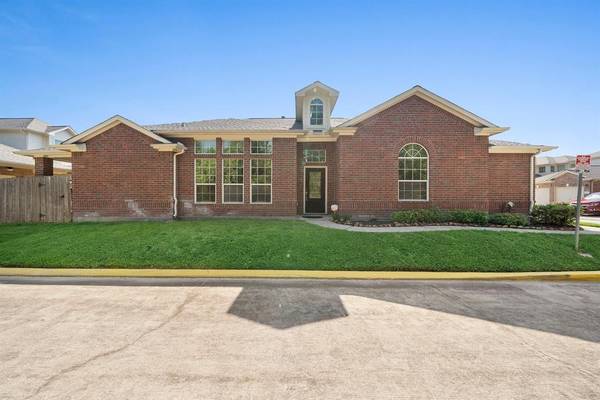 10530 Willow Park GN, Houston, TX 77070