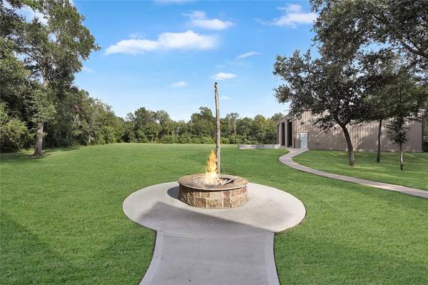 Friendswood, TX 77546,403 W Spreading Oaks AVE