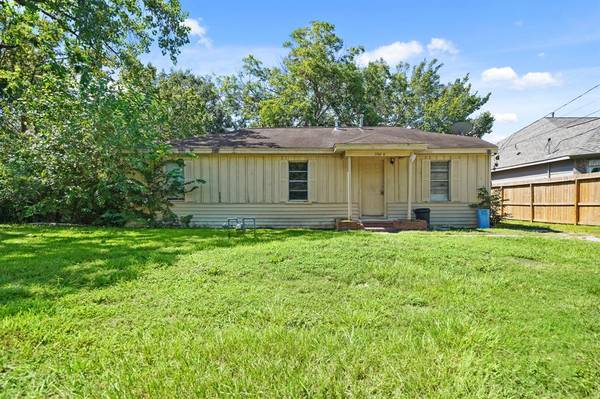 2604 Holly AVE,  Pasadena,  TX 77502