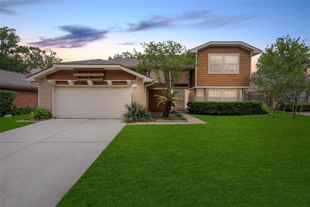 Sugar Land, TX 77479,2207 Brook View LN