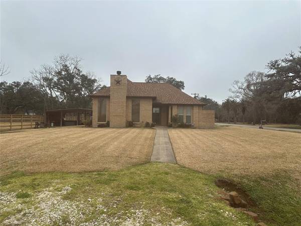 625 County Road 698, Angleton, TX 77515