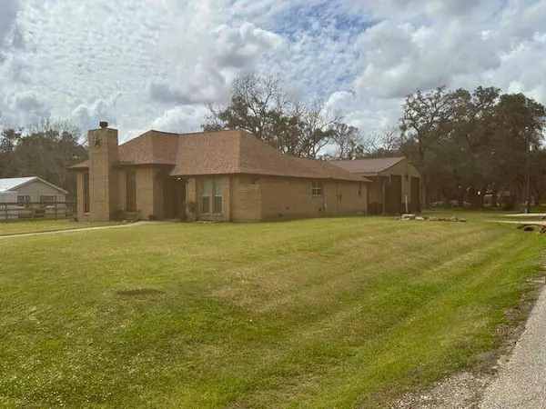 625 County Road 698, Angleton, TX 77515