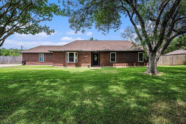 13406 Bob White DR, Santa Fe, TX 77510