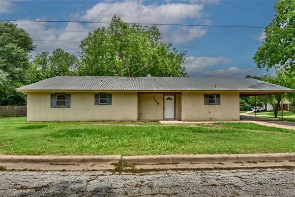 1406 S Jackson ST, Brenham, TX 77833