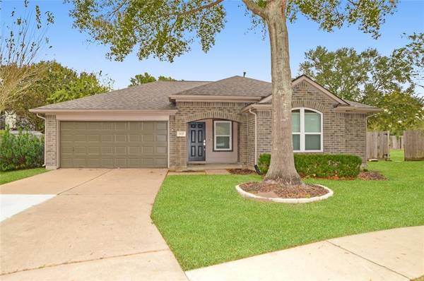 1835 Oak Ridge DR, Kemah, TX 77565