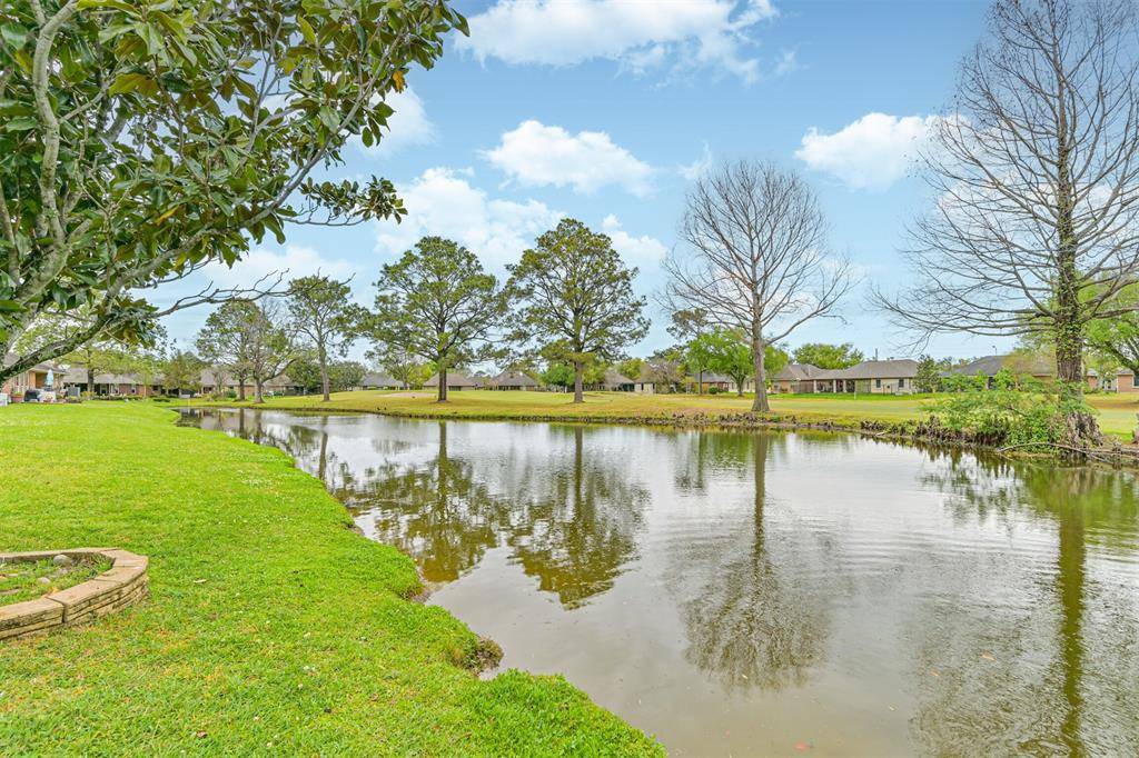 831 Woodfern Glen LN, Pearland, TX 77584