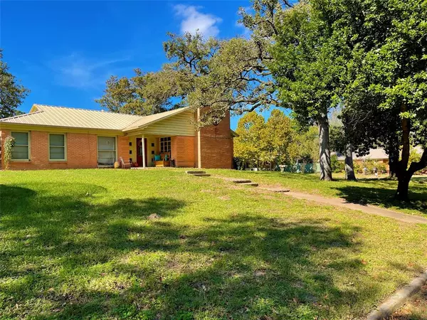 Teague, TX 75860,818 Pecan ST