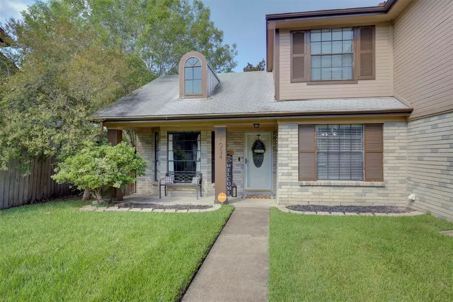 1034 Wentworth DR, Pearland, TX 77584