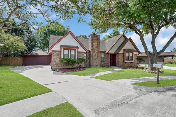 6026 Honey LN, Pasadena, TX 77505