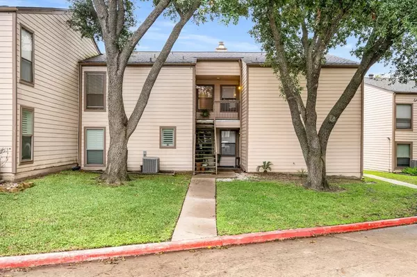 203 Lakeview TER #F, Montgomery, TX 77356