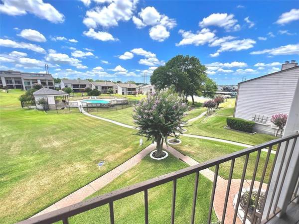 203 Lakeview TER #F, Montgomery, TX 77356