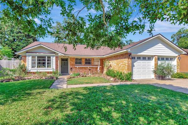 2016 Kingsway Drive DR,  League City,  TX 77573