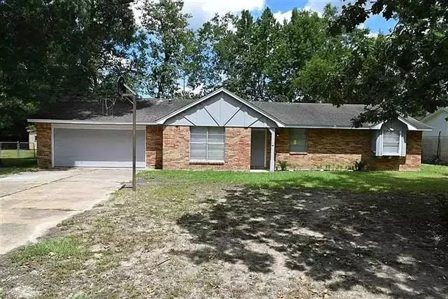 110 Wood Manor LN, Sour Lake, TX 77659