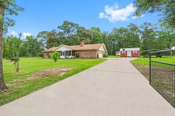 105 Spring Creek LOOP, Livingston, TX 77351