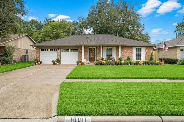 10011 Carlow LN, La Porte, TX 77571