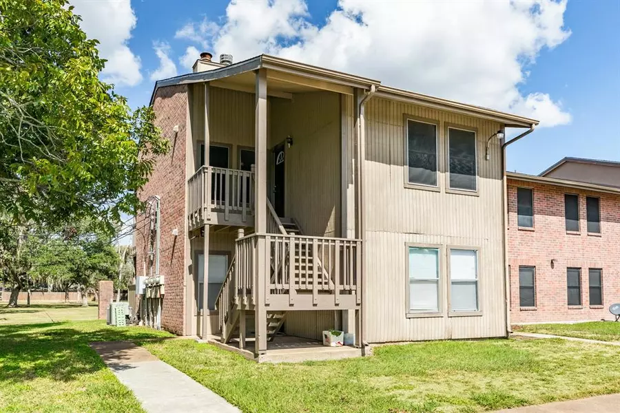 418 Garland DR #214, Lake Jackson, TX 77566