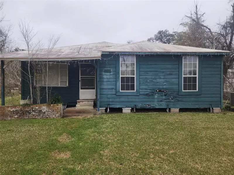 839 Yaupon ST, Clute, TX 77531