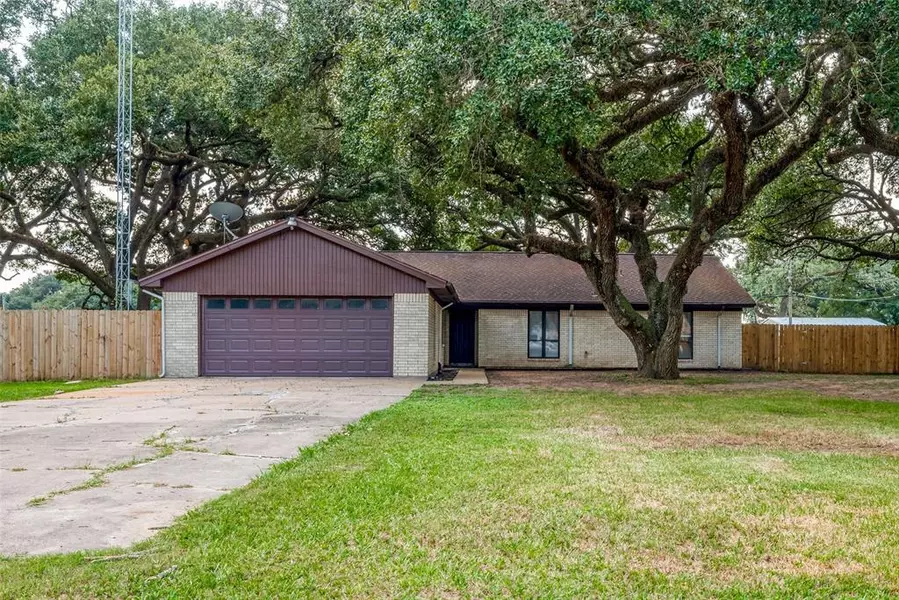 311 Bryan ST, Boling, TX 77420